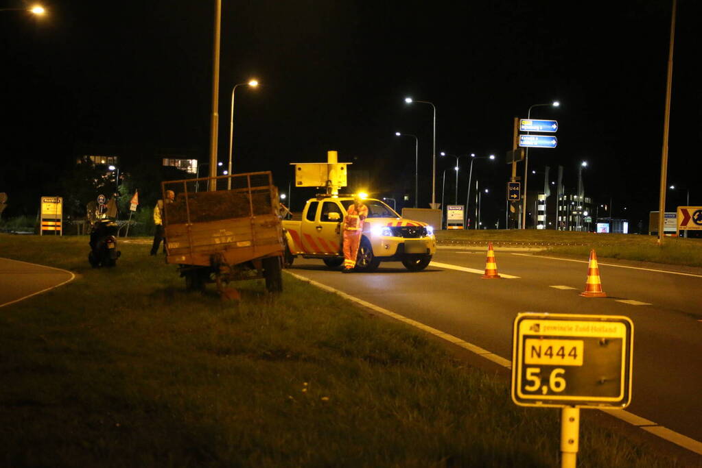 Gestrande aanhanger van tractor moeilijk te bergen