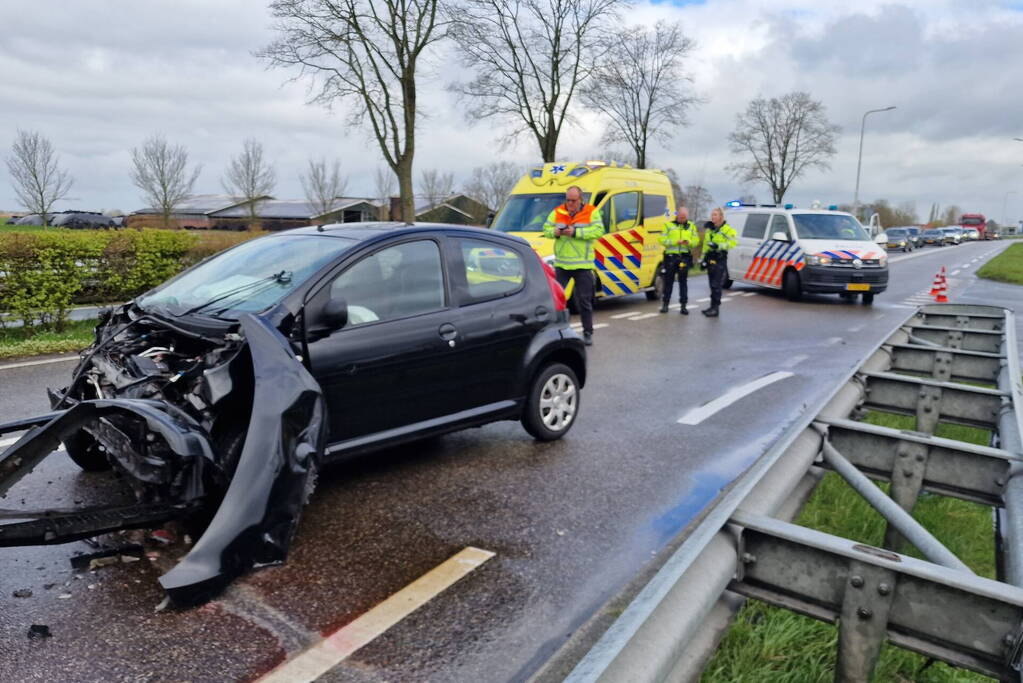 Weg afgesloten door flinke botsing