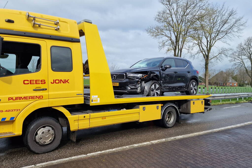 Weg afgesloten door flinke botsing