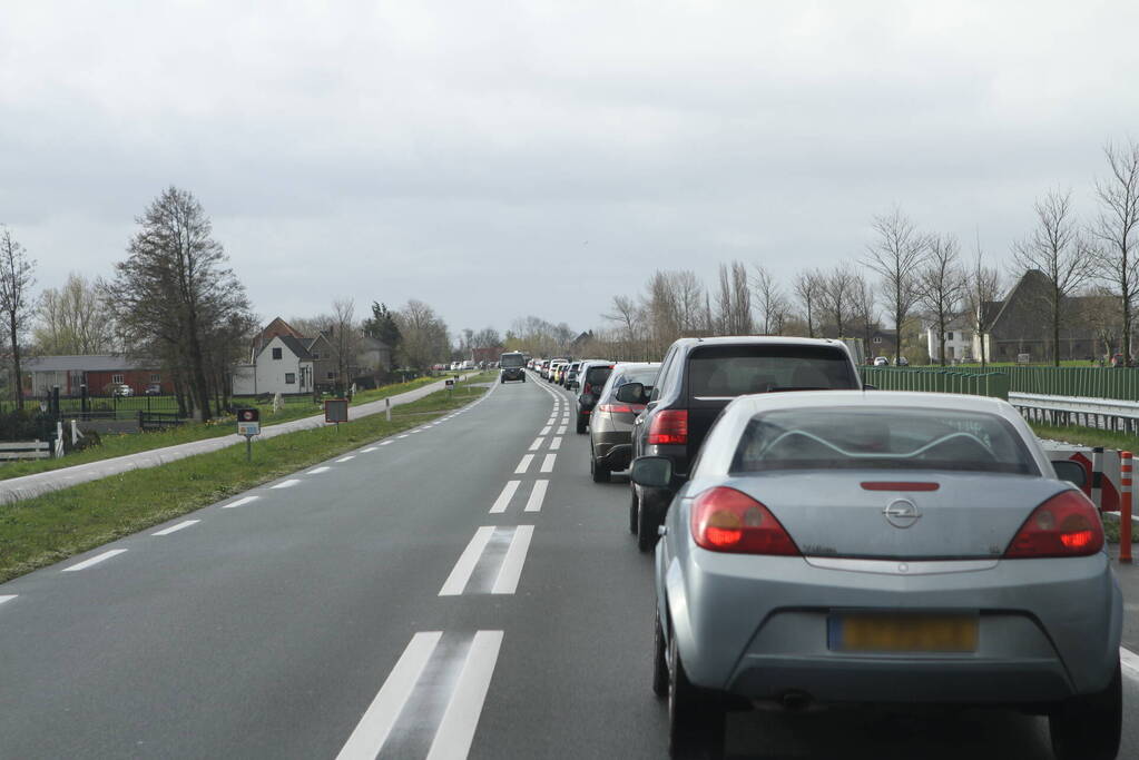 Weg afgesloten door flinke botsing