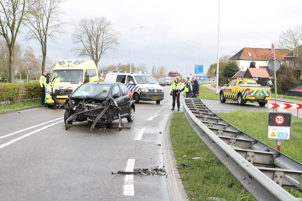 Weg afgesloten door flinke botsing