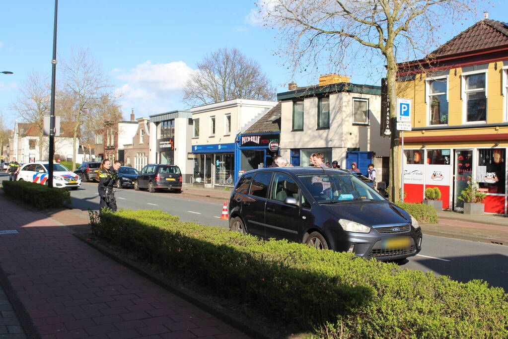 Scooterrijder gewond bij botsing met auto