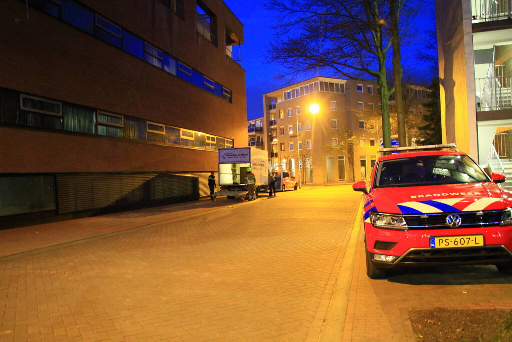 Politie en brandweer doen onderzoek bij bakwagen