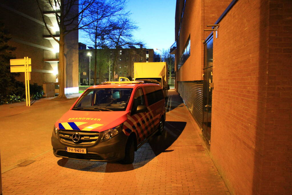 Politie en brandweer doen onderzoek bij bakwagen