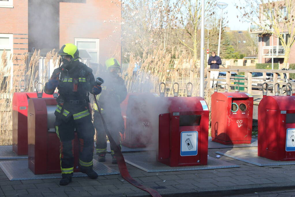 Brand in ondergrondse papiercontainer