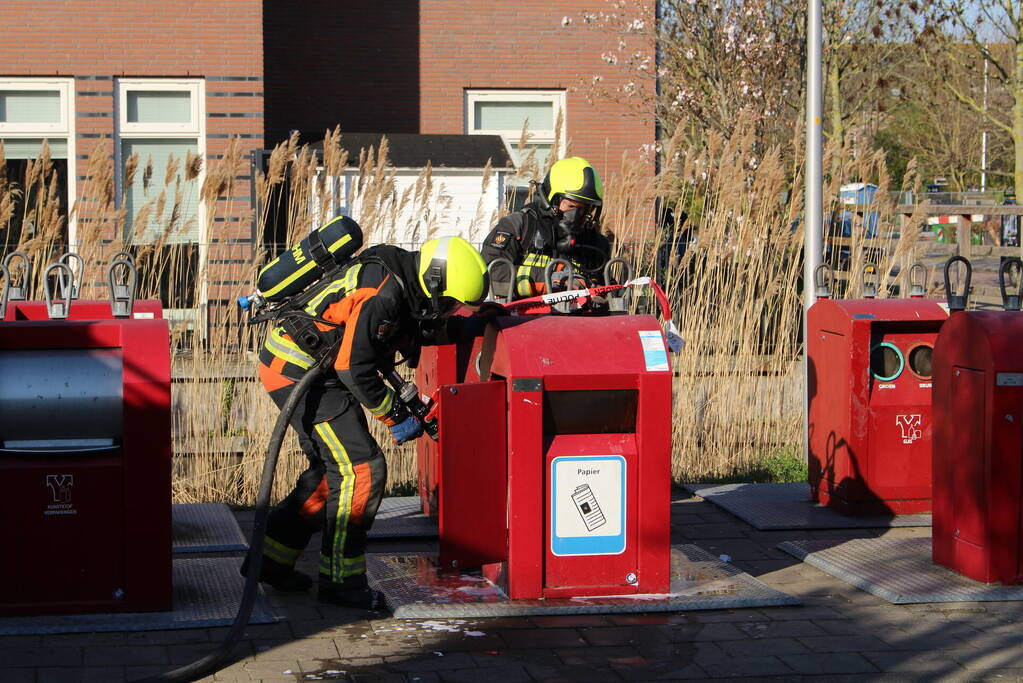 Brand in ondergrondse papiercontainer