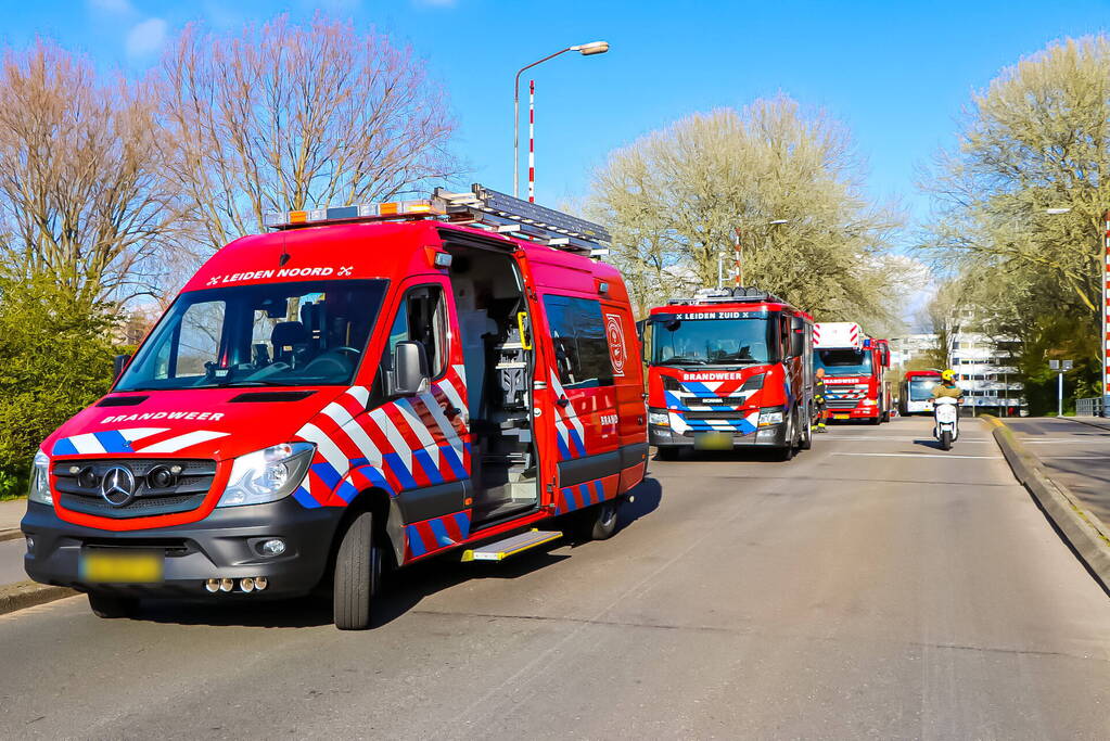 Zoekactie in water na gevonden scootmobiel onder de brug