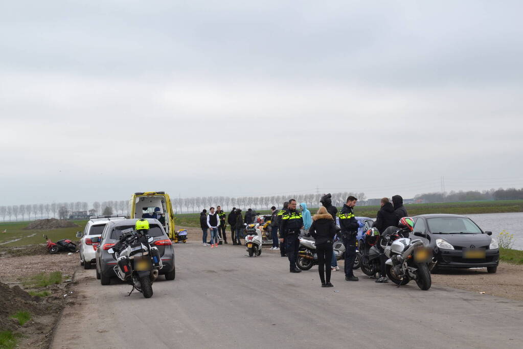 Bestuurder vlucht na ongeval tijdens crossen en laat slachtoffer zwaargewond achter