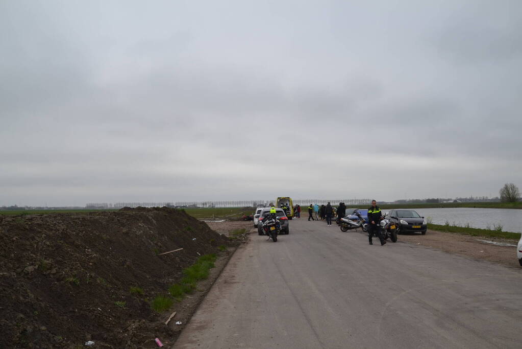 Bestuurder vlucht na ongeval tijdens crossen en laat slachtoffer zwaargewond achter