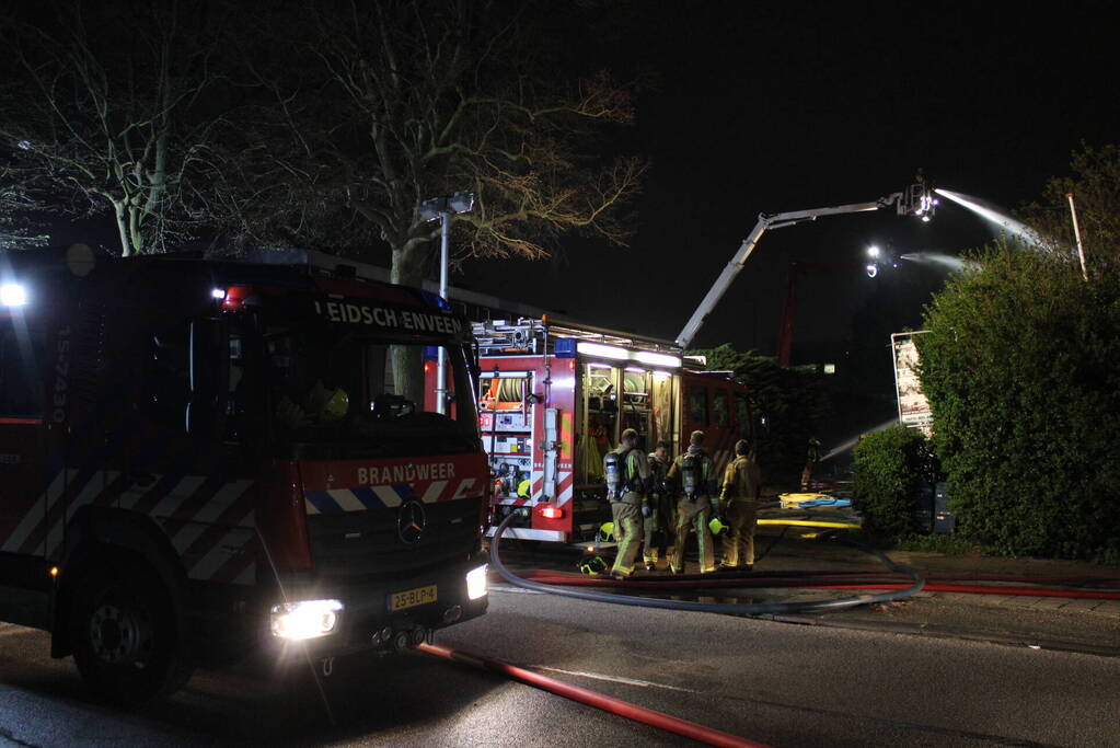 Grote brand verwoest boerderij met rieten dak