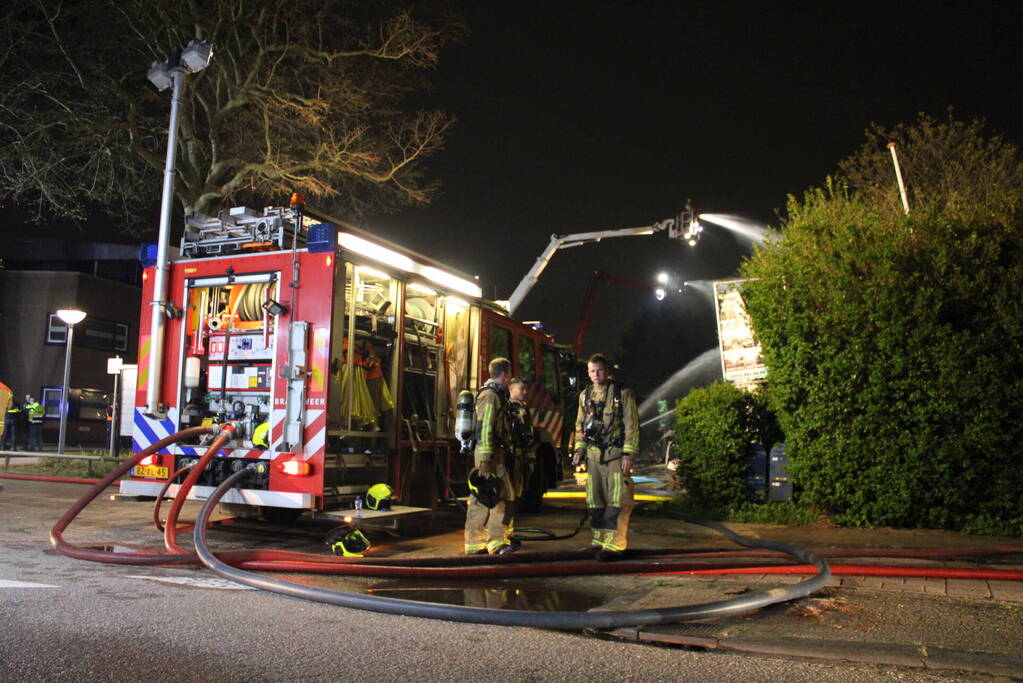 Grote brand verwoest boerderij met rieten dak