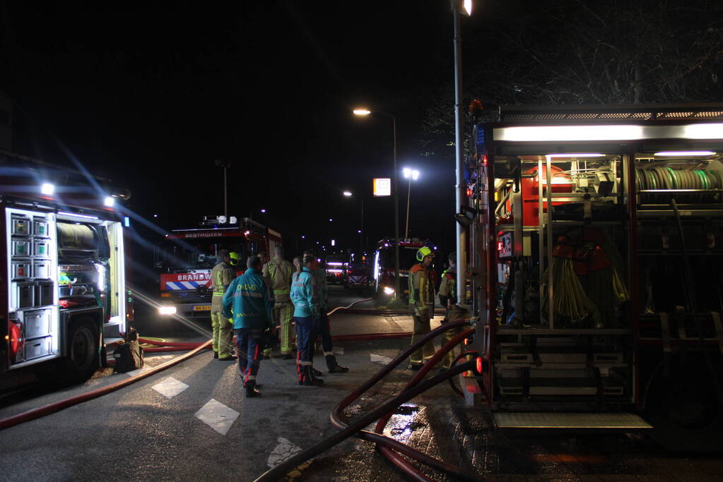 Grote brand verwoest boerderij met rieten dak