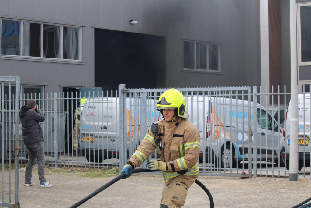 Veel rook bij brand in bedrijfsloods