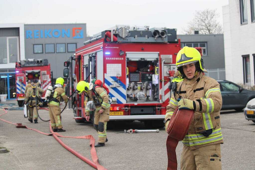 Veel rook bij brand in bedrijfsloods