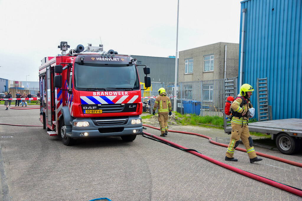 Veel rook bij brand in bedrijfsloods