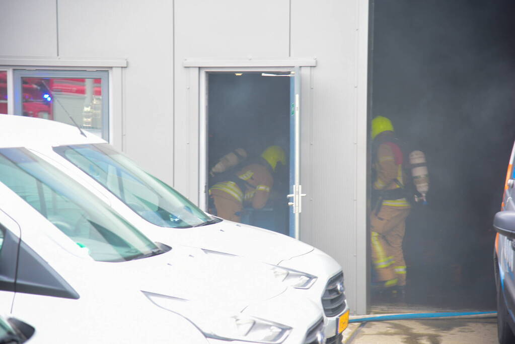 Veel rook bij brand in bedrijfsloods