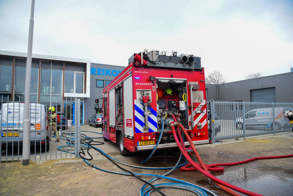 Veel rook bij brand in bedrijfsloods