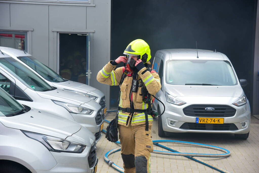 Veel rook bij brand in bedrijfsloods