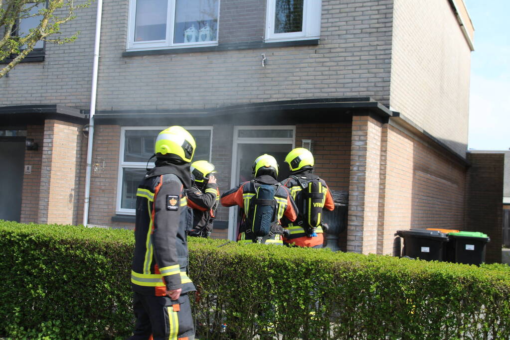 Verbrande hamburgers zetten woning vol rook