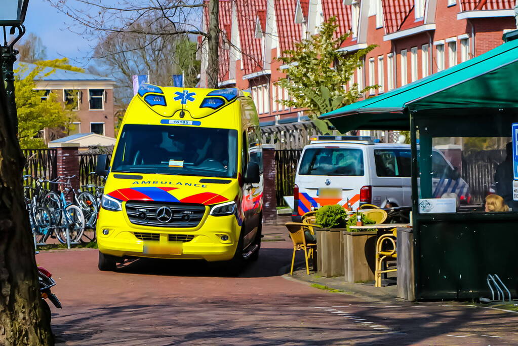 Persoon met spoed naar ziekenhuis na ongeval