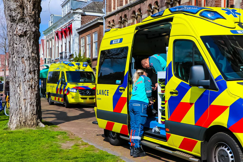 Persoon met spoed naar ziekenhuis na ongeval