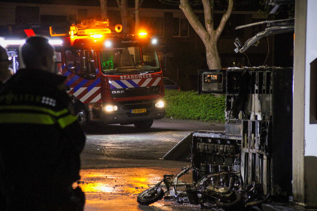 Scooter vliegt in brand tijdens tankbeurt