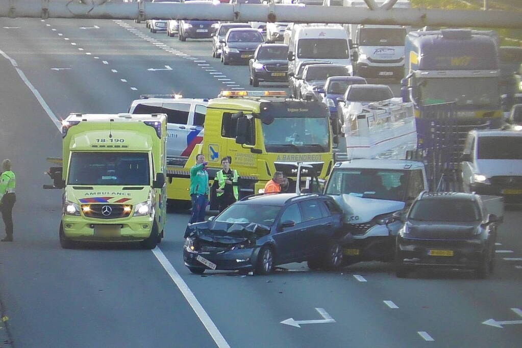 Snelweg deels dicht naar kettingbotsing