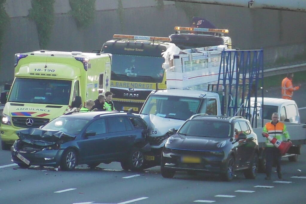 Snelweg deels dicht naar kettingbotsing