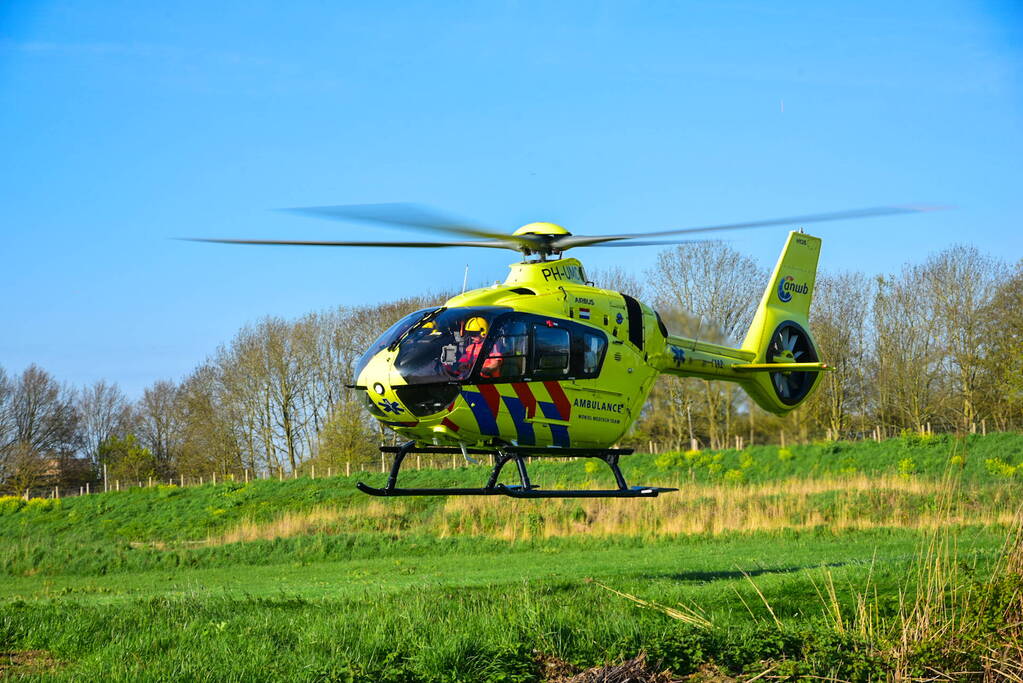 Traumaheli landt midden in woonwijk