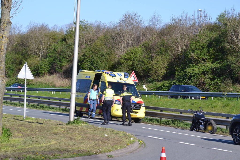 Motorrijder gewond bij botsing met auto