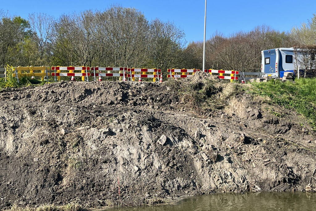 Bever maakt burcht en zorgt voor gevaarlijke situatie