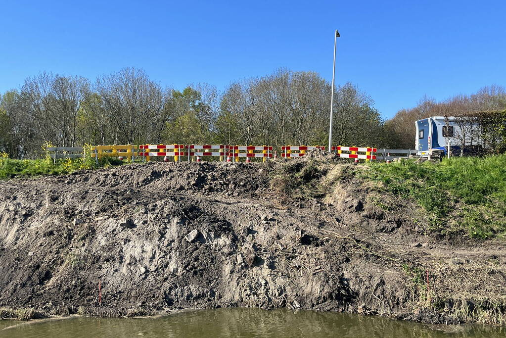 Bever maakt burcht en zorgt voor gevaarlijke situatie