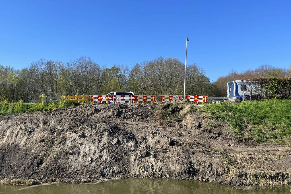 Bever maakt burcht en zorgt voor gevaarlijke situatie