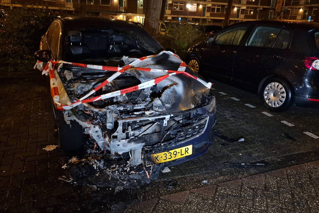 Auto loopt forse schade op bij brand