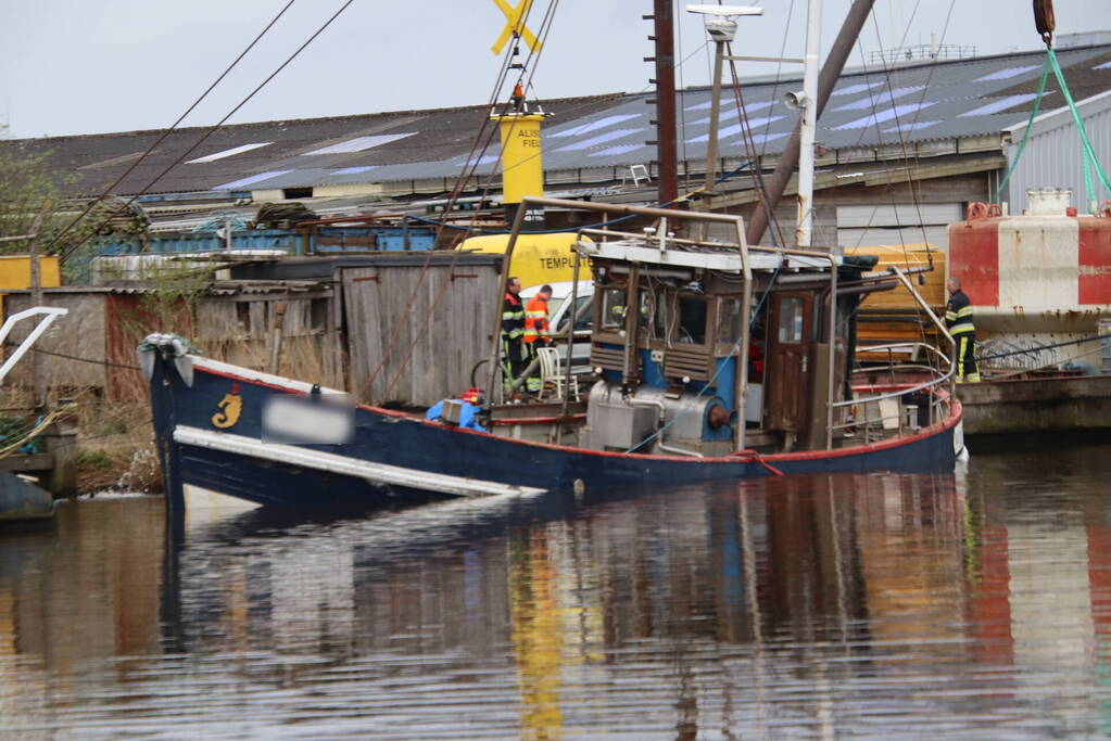 Vissersboot dreigt te zinken