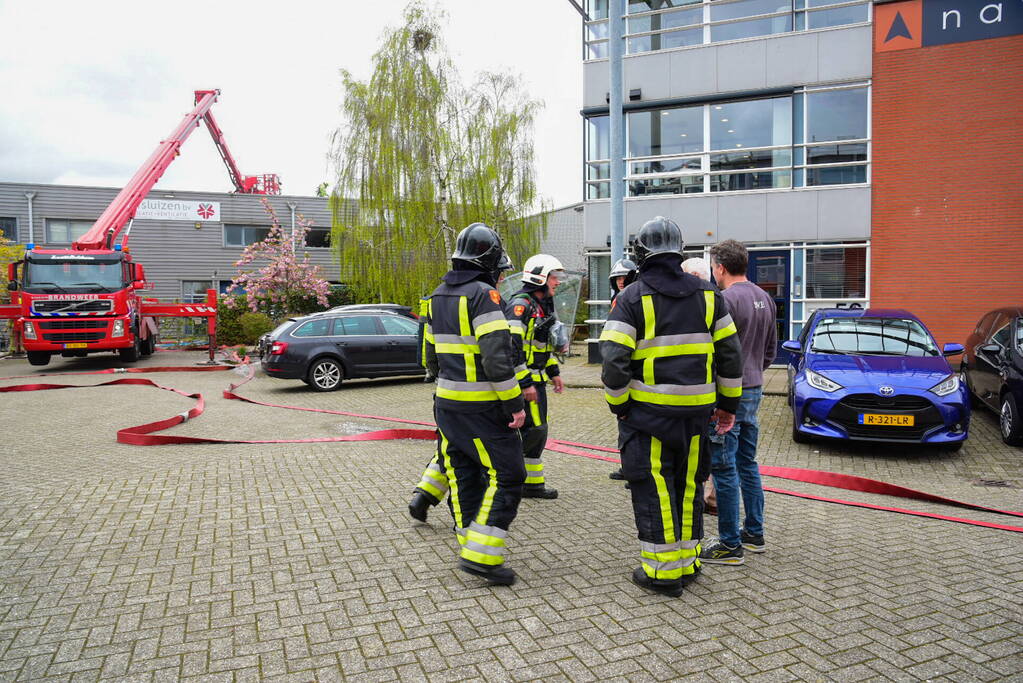 Zeer grote brand in bedrijfsverzamelgebouw