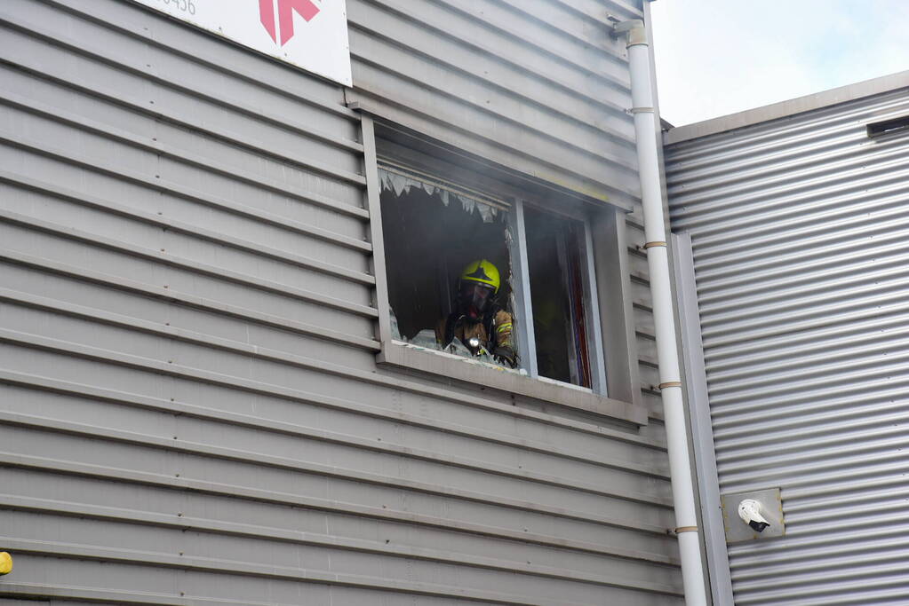 Zeer grote brand in bedrijfsverzamelgebouw