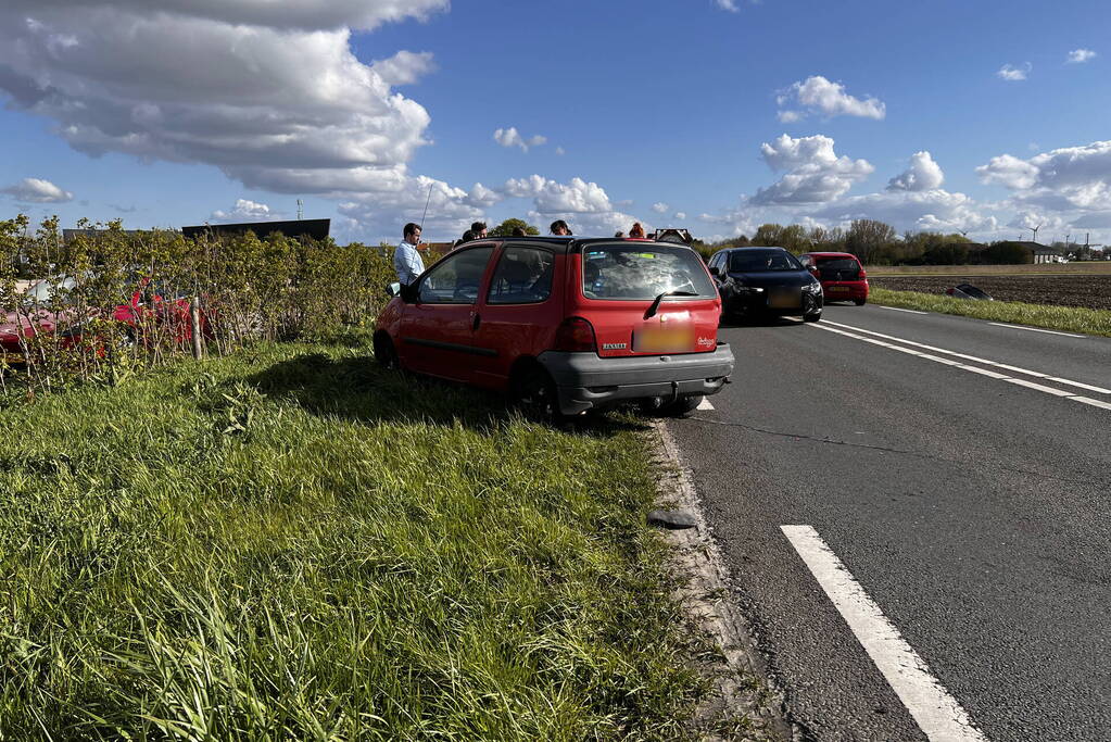 Auto belandt in sloot na ongeval