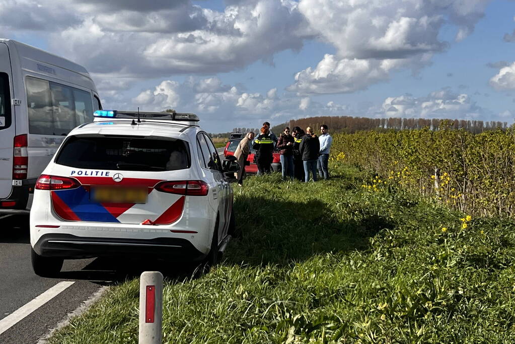 Auto belandt in sloot na ongeval