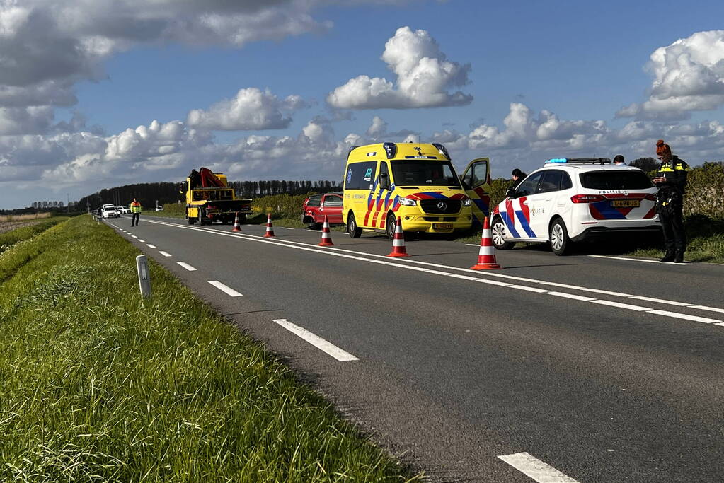 Auto belandt in sloot na ongeval