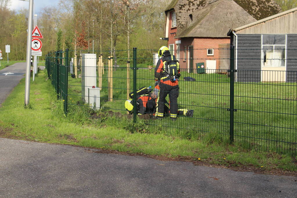 Brandweer onderzoekt hinderlijke lucht bij tuin