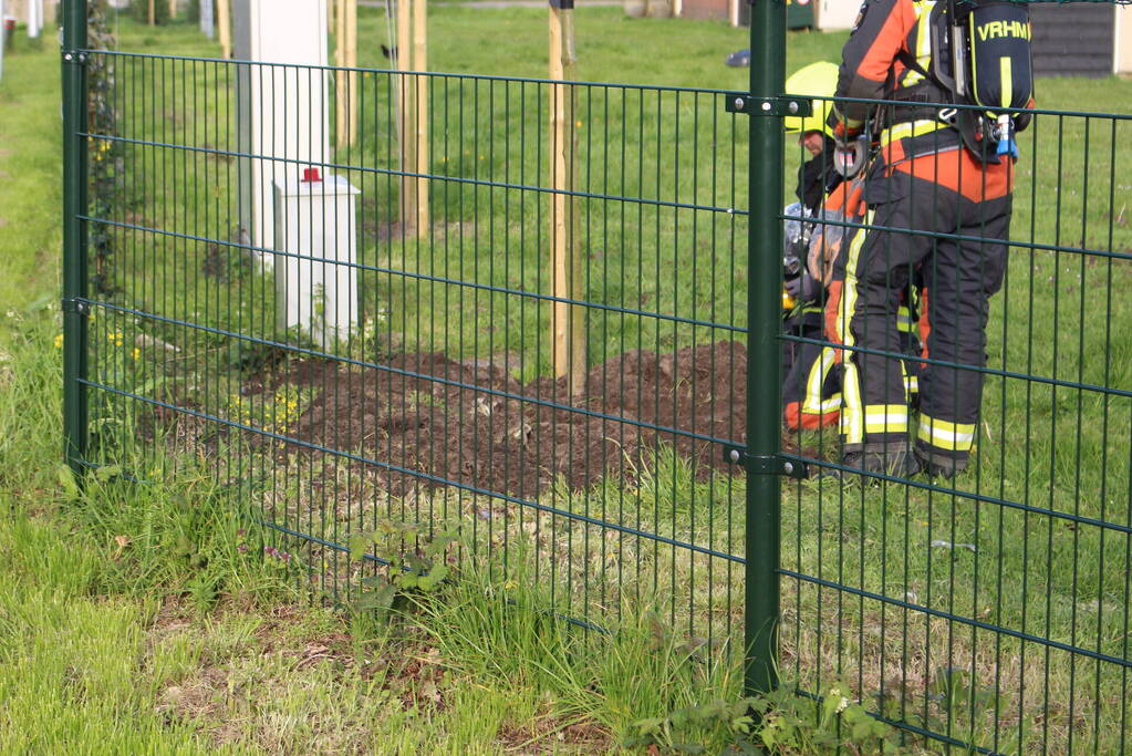 Brandweer onderzoekt hinderlijke lucht bij tuin