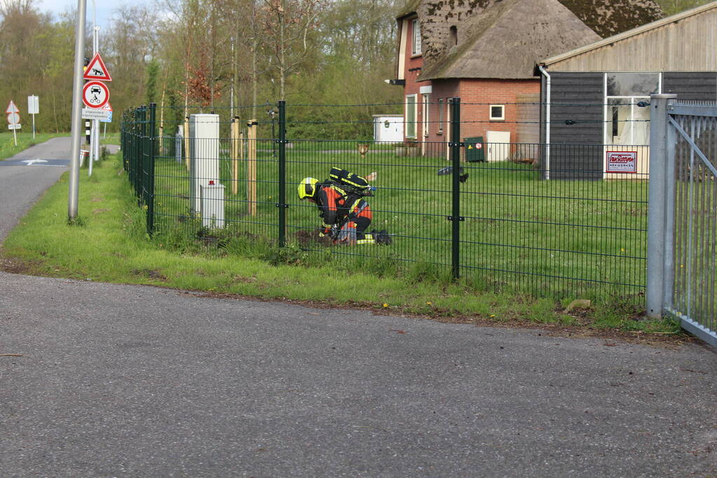 Brandweer onderzoekt hinderlijke lucht bij tuin