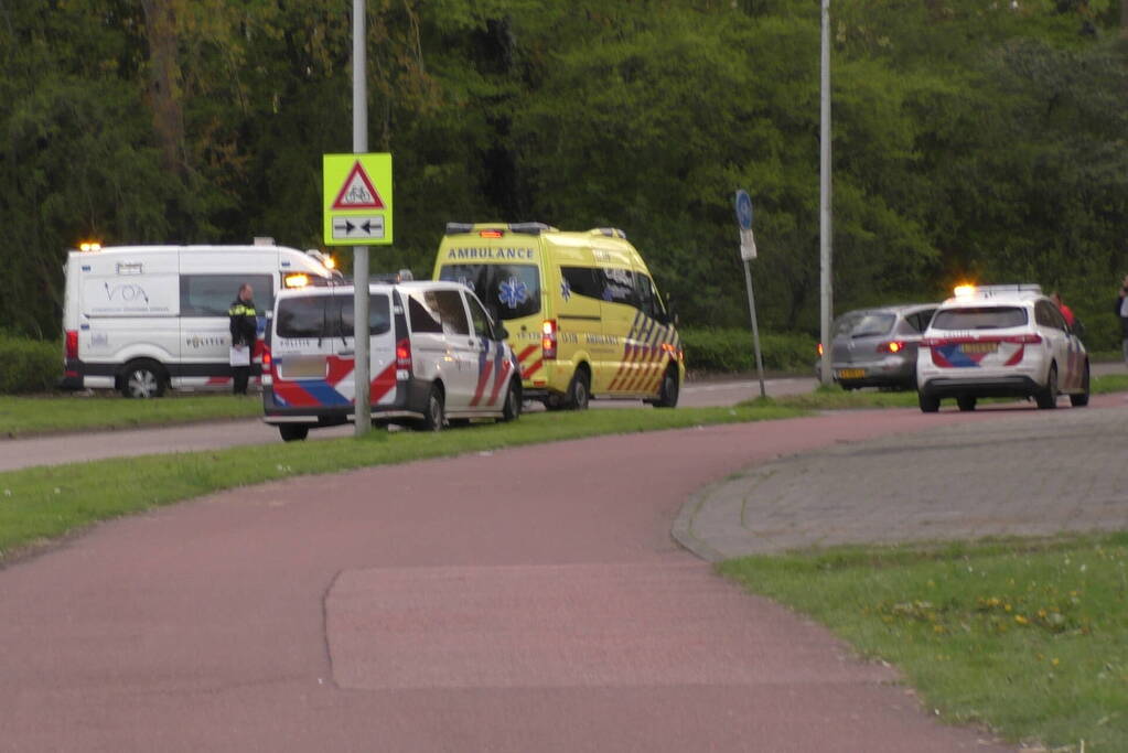 Fietser geschept door personenauto