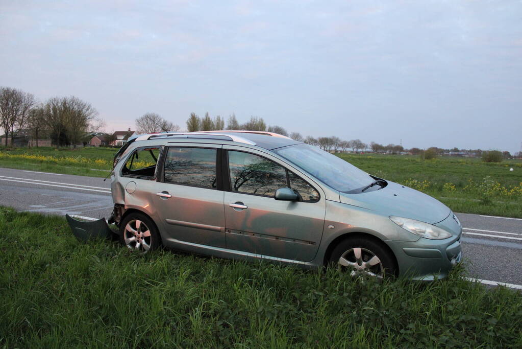 Auto uitgebrand na harde botsing