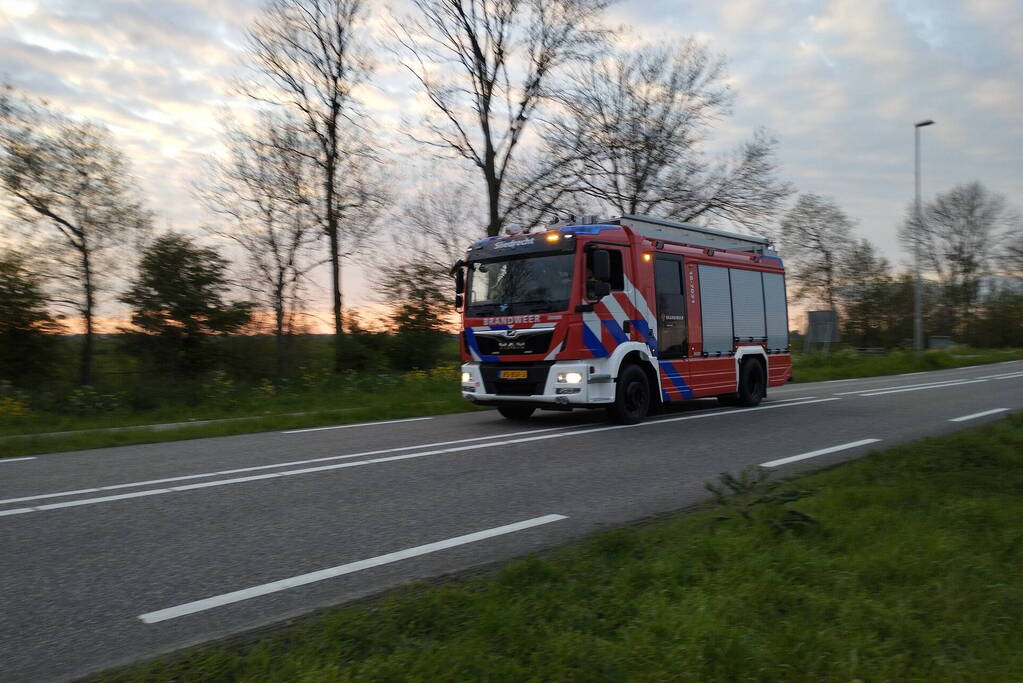 Auto uitgebrand na harde botsing