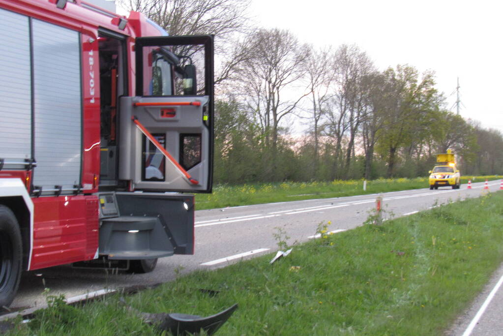 Auto uitgebrand na harde botsing