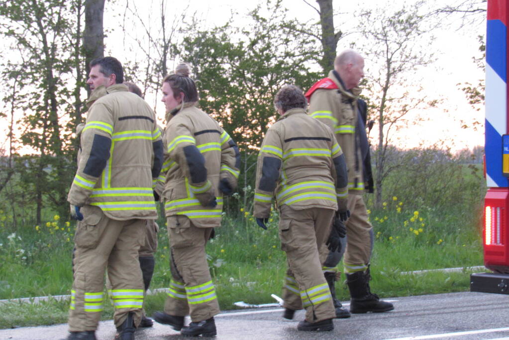 Auto uitgebrand na harde botsing