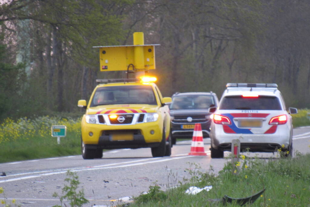 Auto uitgebrand na harde botsing