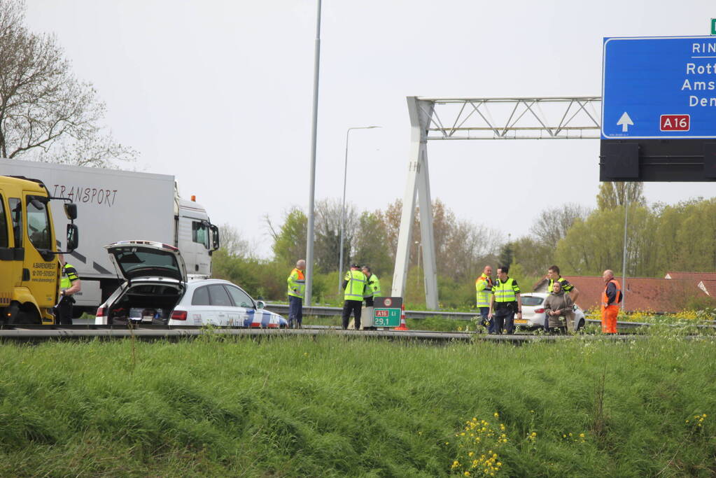 Traumahelikopter landt op snelweg